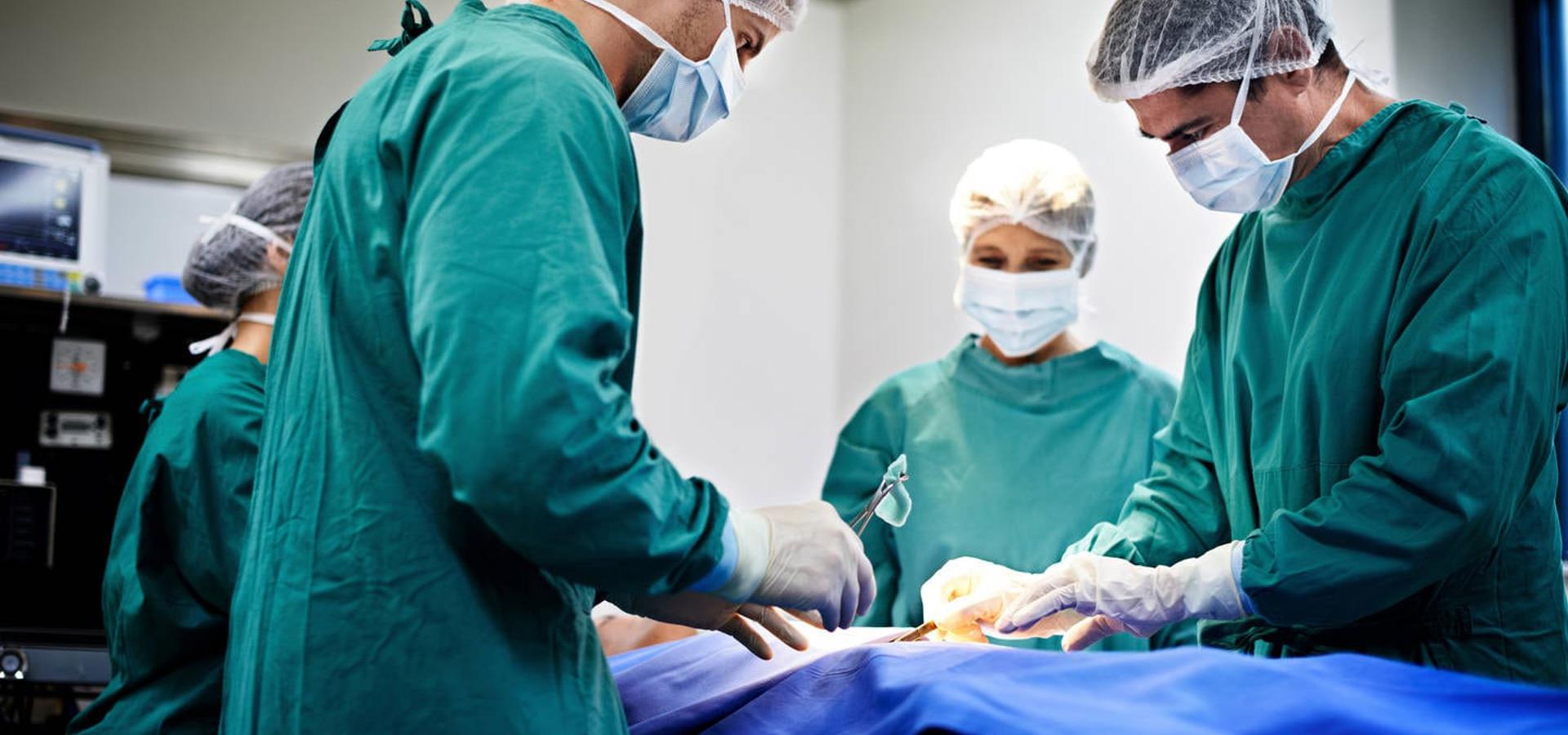 Surgeons operating 28814 8
